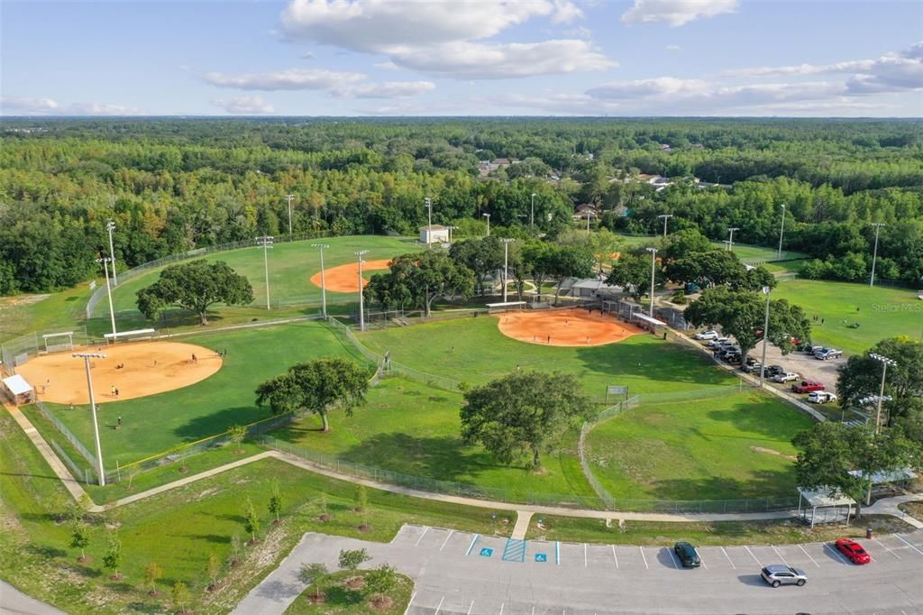 合同活跃: $589,900 (4 贝兹, 2 浴室, 2383 平方英尺)