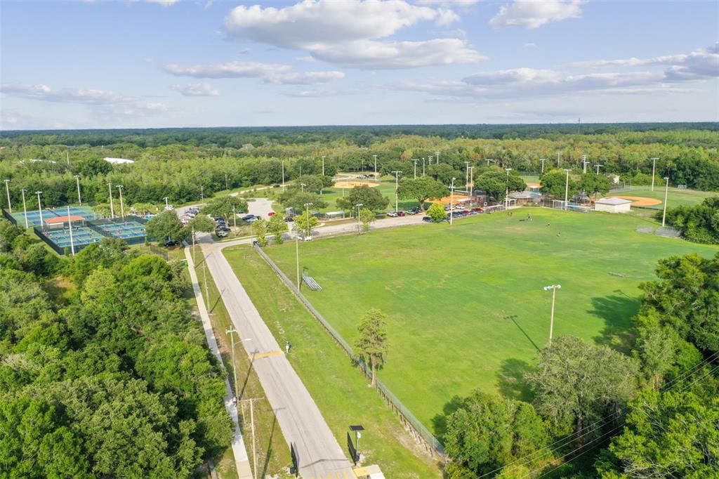 合同活跃: $589,900 (4 贝兹, 2 浴室, 2383 平方英尺)