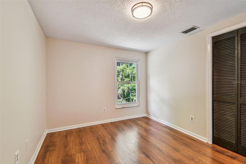 合同活跃: $589,900 (4 贝兹, 2 浴室, 2383 平方英尺)