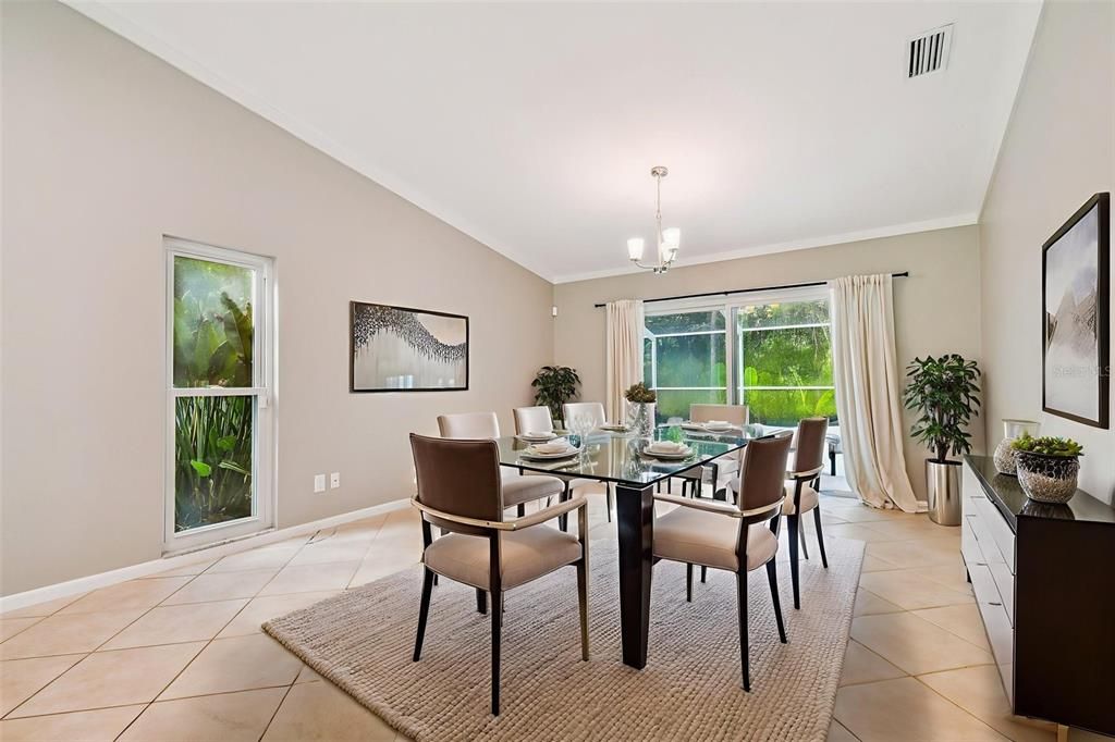 合同活跃: $589,900 (4 贝兹, 2 浴室, 2383 平方英尺)