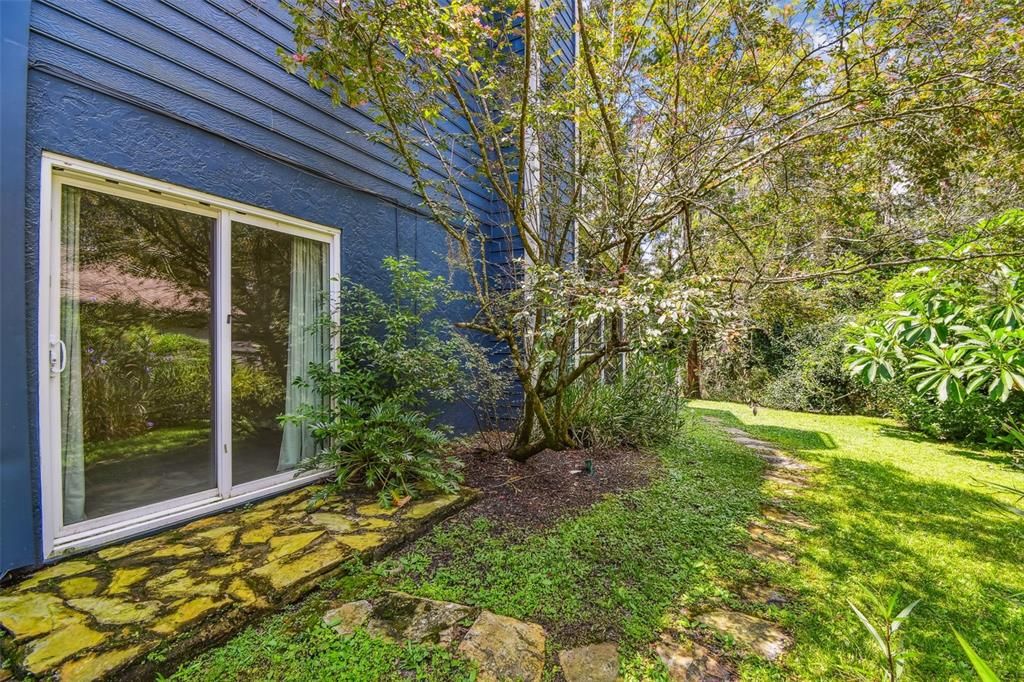 合同活跃: $589,900 (4 贝兹, 2 浴室, 2383 平方英尺)