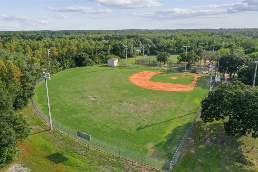 合同活跃: $589,900 (4 贝兹, 2 浴室, 2383 平方英尺)