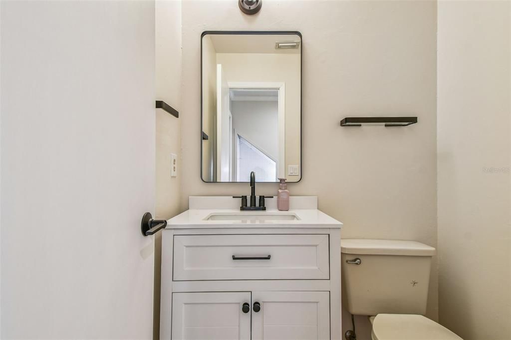 合同活跃: $589,900 (4 贝兹, 2 浴室, 2383 平方英尺)