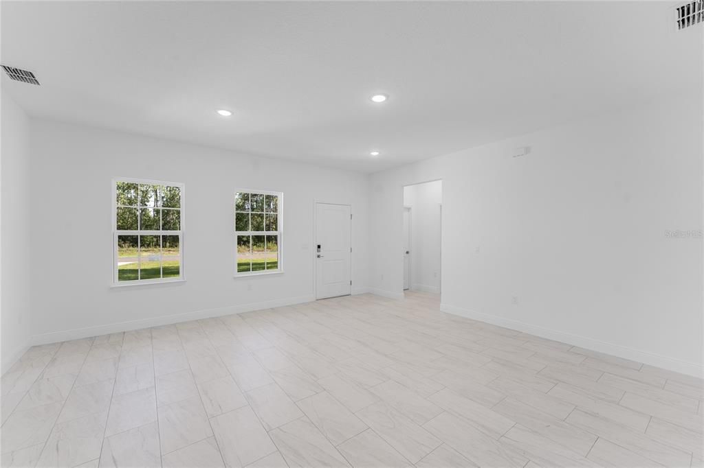 В аренду: $1,900 (4 спален, 2 ванн, 1580 Квадратных фут)