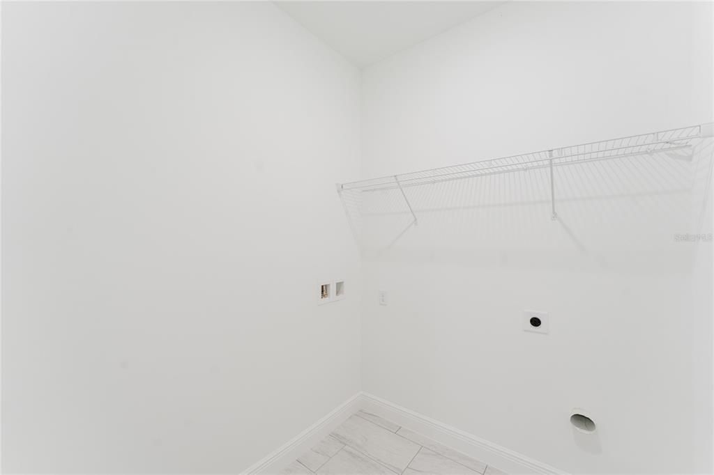 В аренду: $1,900 (4 спален, 2 ванн, 1580 Квадратных фут)