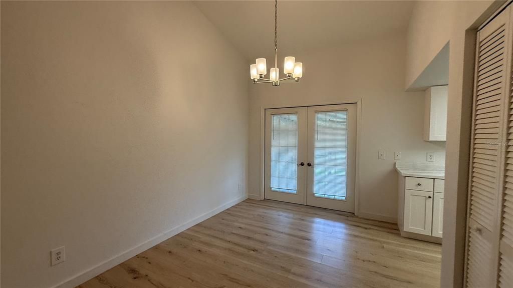 For Rent: $1,700 (3 beds, 2 baths, 1586 Square Feet)