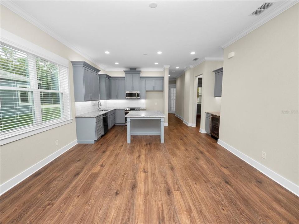 合同活跃: $529,000 (2 贝兹, 2 浴室, 1586 平方英尺)