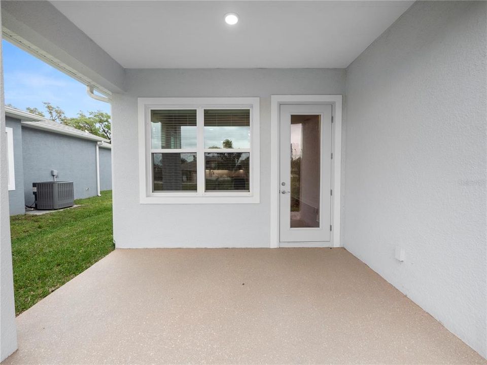 合同活跃: $529,000 (2 贝兹, 2 浴室, 1586 平方英尺)