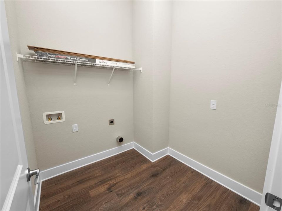 合同活跃: $529,000 (2 贝兹, 2 浴室, 1586 平方英尺)