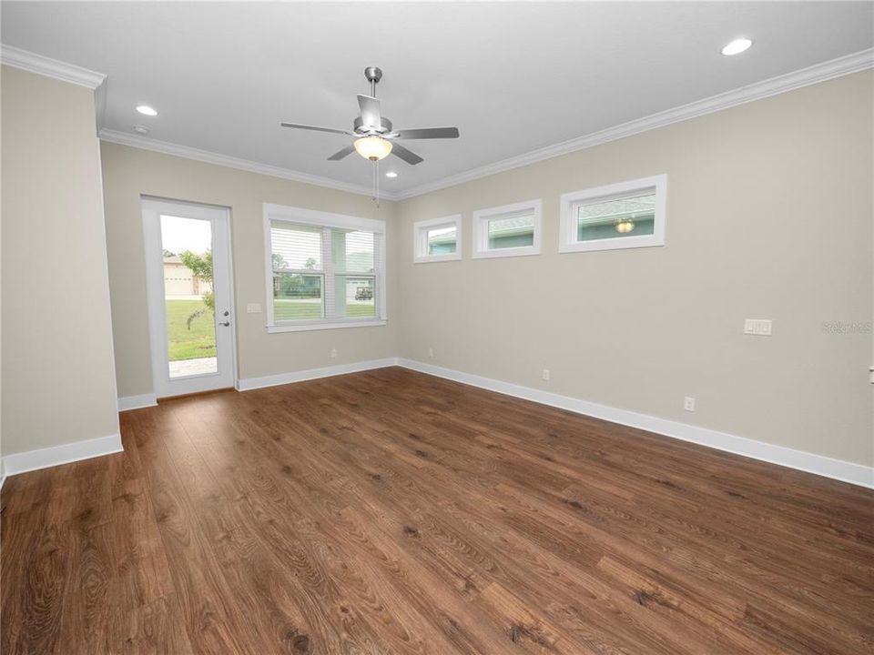 合同活跃: $529,000 (2 贝兹, 2 浴室, 1586 平方英尺)