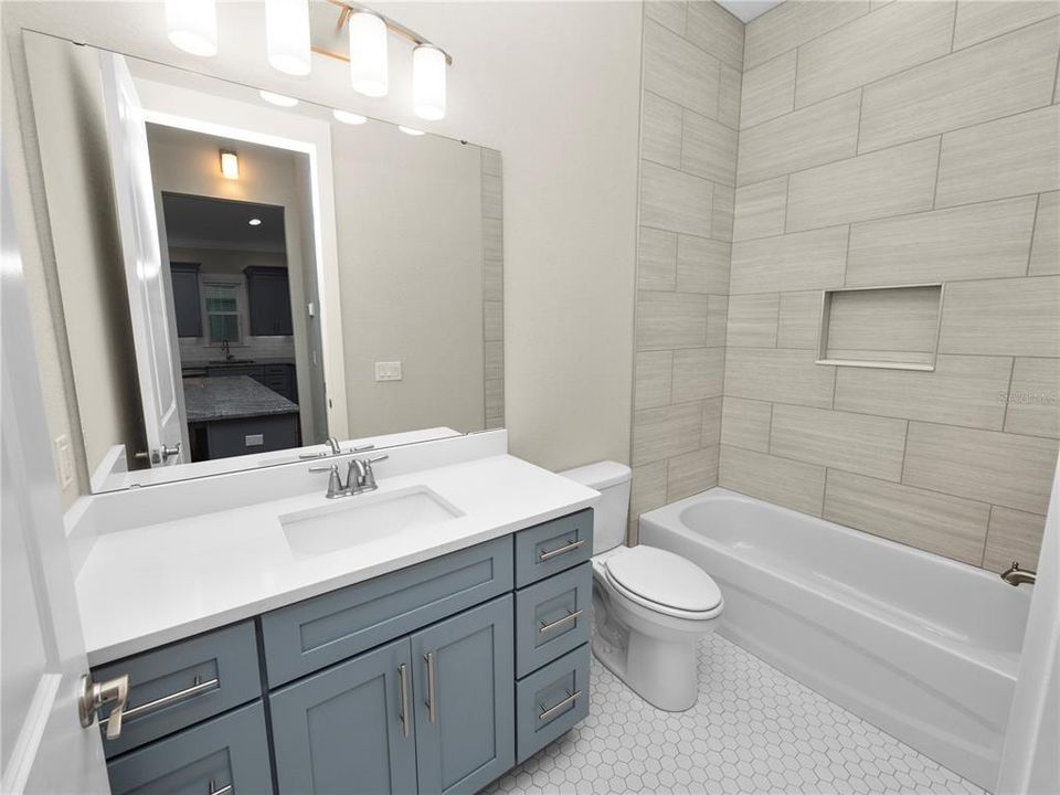 合同活跃: $529,000 (2 贝兹, 2 浴室, 1586 平方英尺)