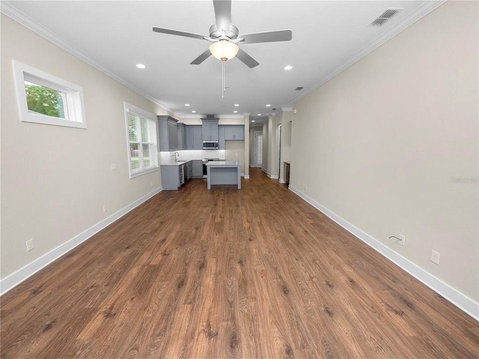 合同活跃: $529,000 (2 贝兹, 2 浴室, 1586 平方英尺)