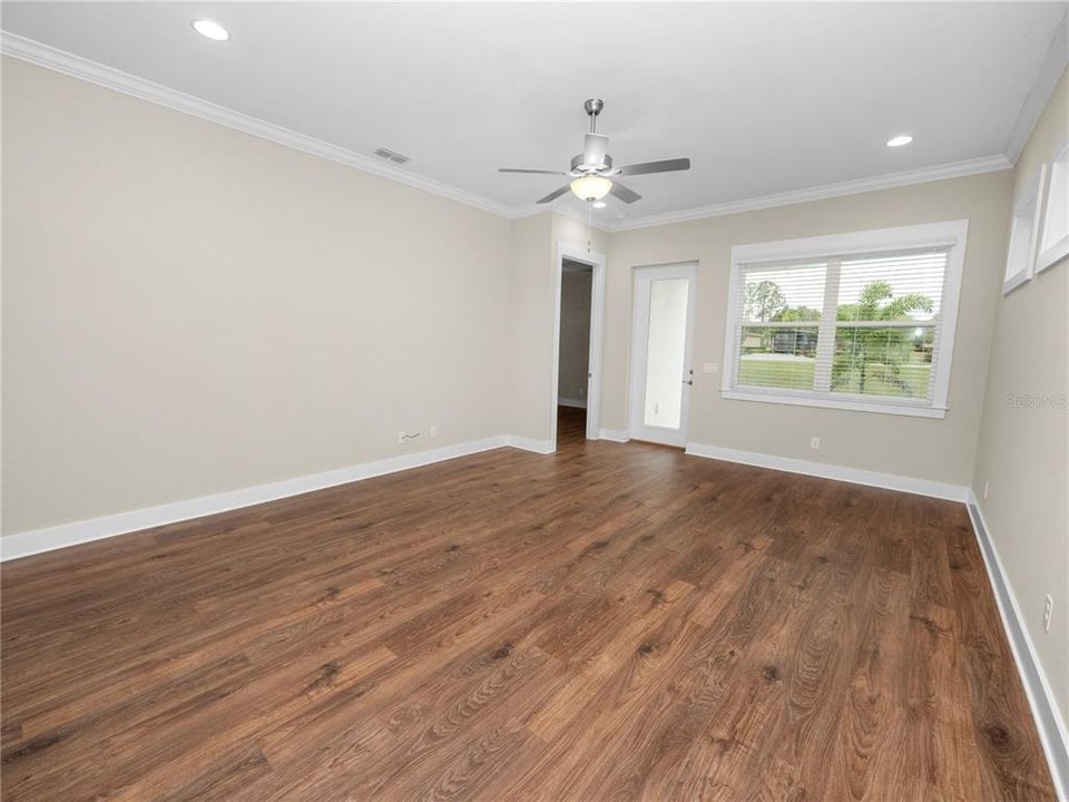 合同活跃: $529,000 (2 贝兹, 2 浴室, 1586 平方英尺)