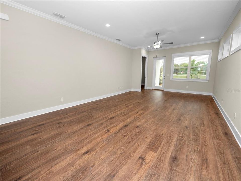 合同活跃: $529,000 (2 贝兹, 2 浴室, 1586 平方英尺)