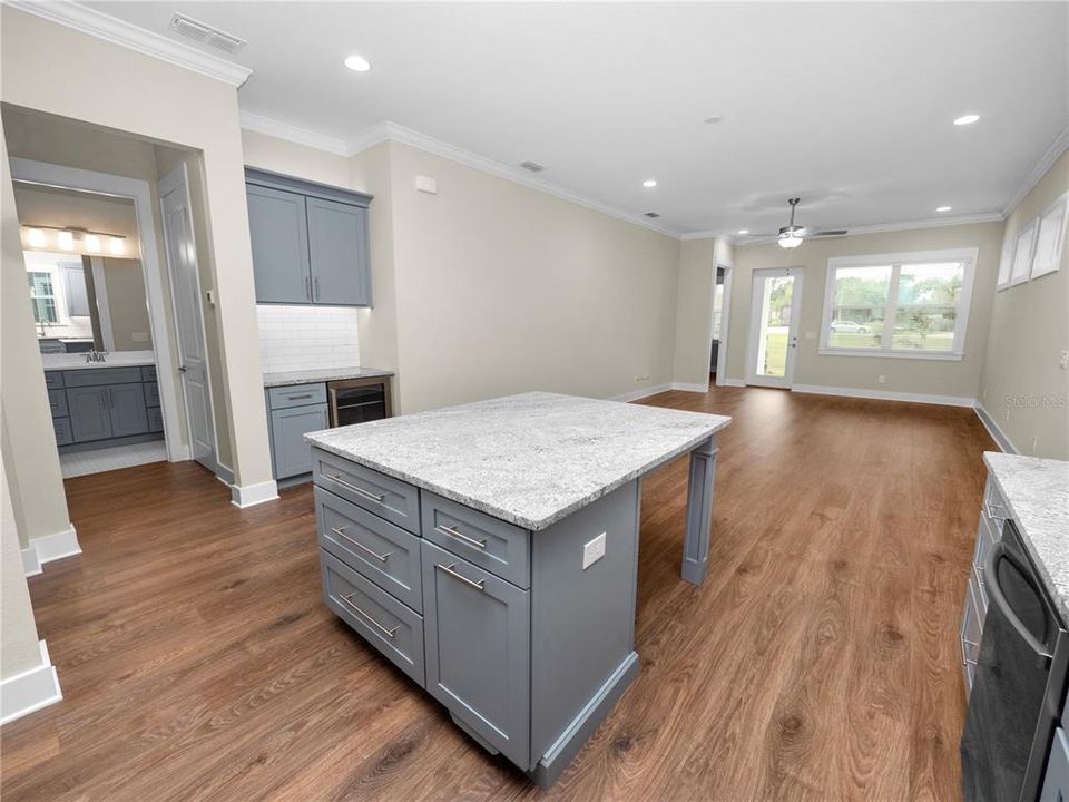 合同活跃: $529,000 (2 贝兹, 2 浴室, 1586 平方英尺)