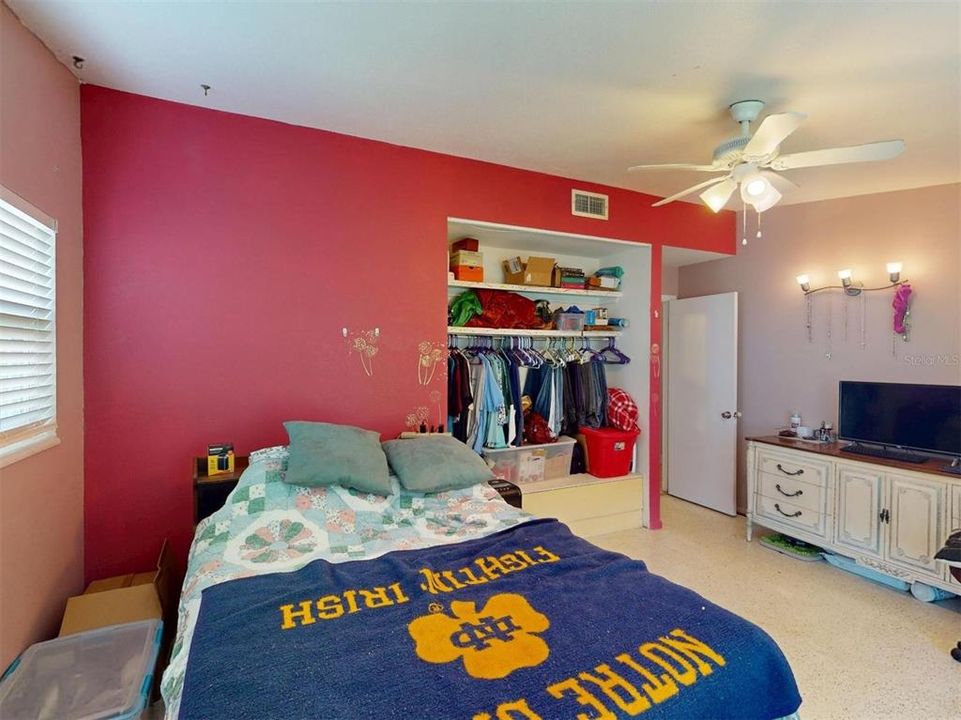 Activo con contrato: $180,000 (2 camas, 2 baños, 1204 Pies cuadrados)