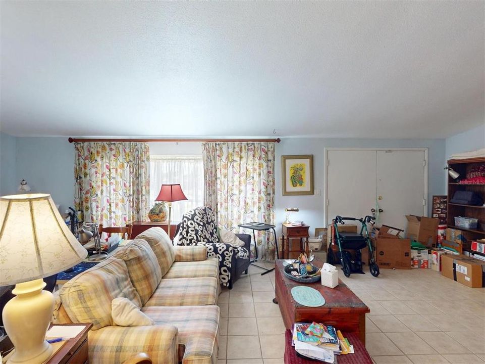 Activo con contrato: $180,000 (2 camas, 2 baños, 1204 Pies cuadrados)