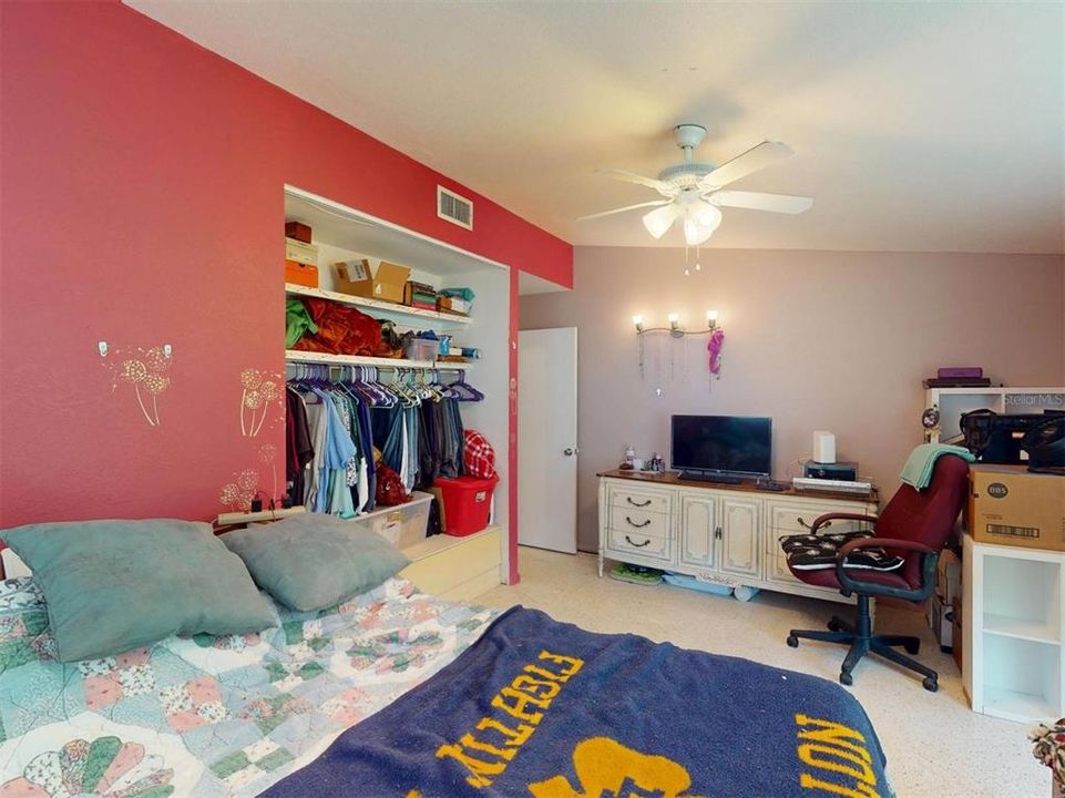 Activo con contrato: $180,000 (2 camas, 2 baños, 1204 Pies cuadrados)