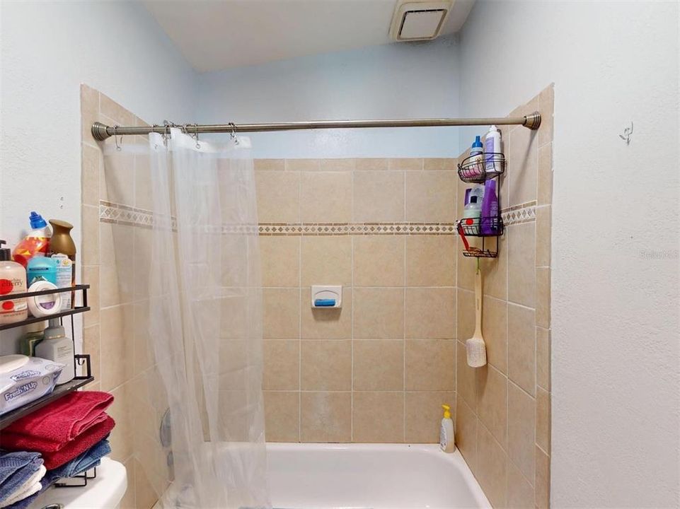 Activo con contrato: $180,000 (2 camas, 2 baños, 1204 Pies cuadrados)