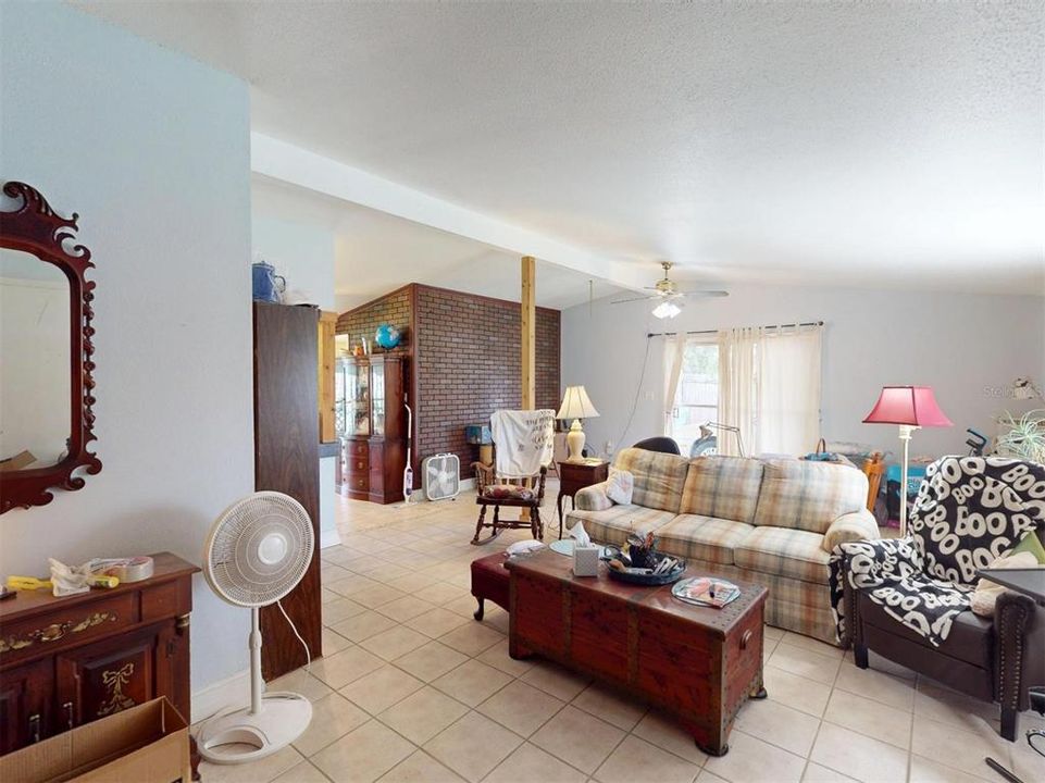 Activo con contrato: $180,000 (2 camas, 2 baños, 1204 Pies cuadrados)