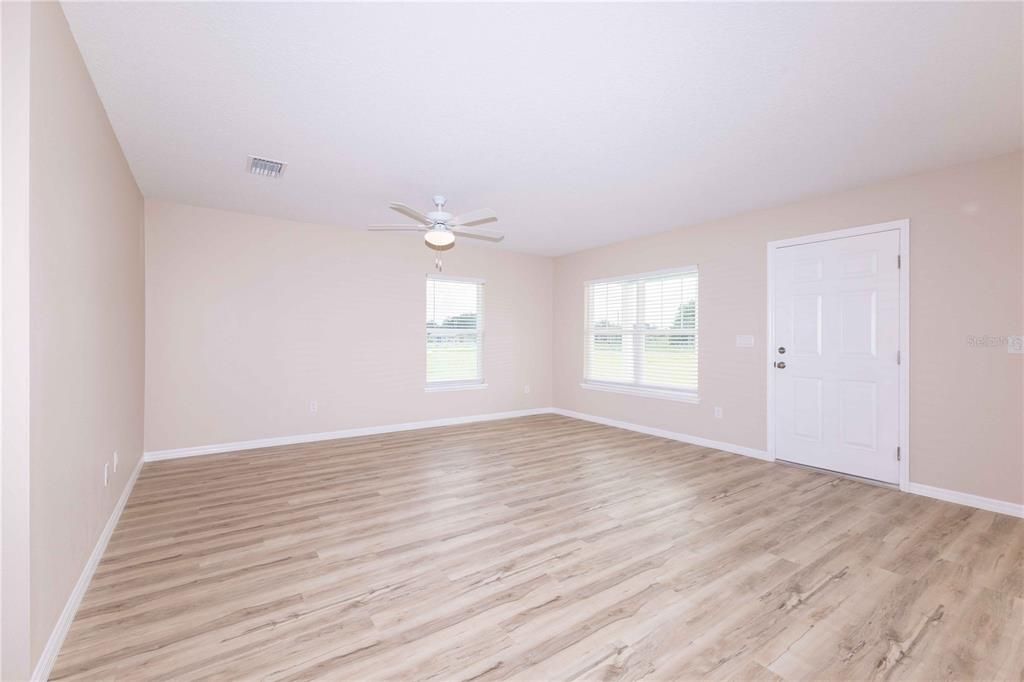 Active With Contract: $274,900 (4 beds, 2 baths, 1296 Square Feet)