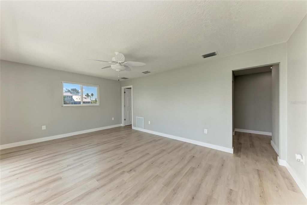 For Sale: $3,990,000 (4 beds, 3 baths, 2933 Square Feet)