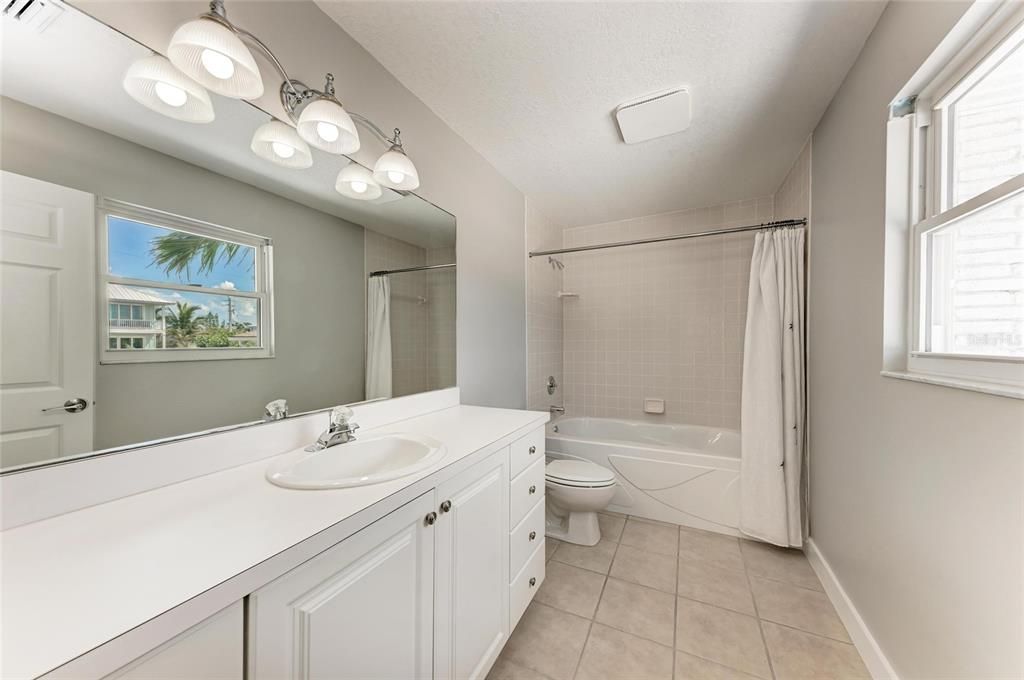 For Sale: $3,990,000 (4 beds, 3 baths, 2933 Square Feet)