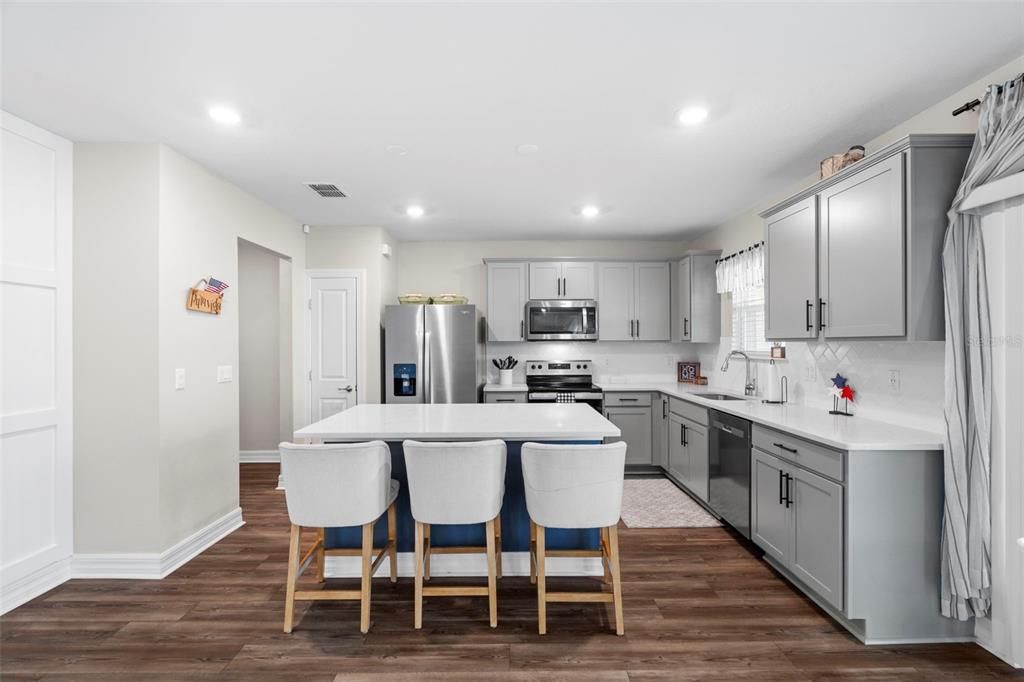 待售: $435,999 (4 贝兹, 2 浴室, 2416 平方英尺)