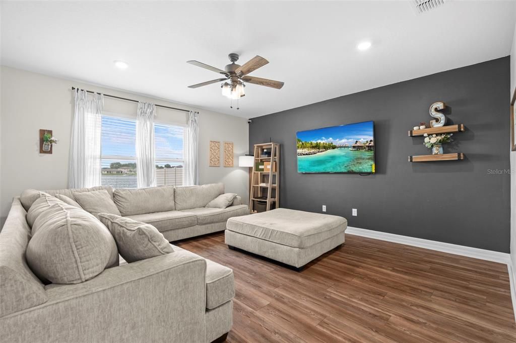 待售: $435,999 (4 贝兹, 2 浴室, 2416 平方英尺)