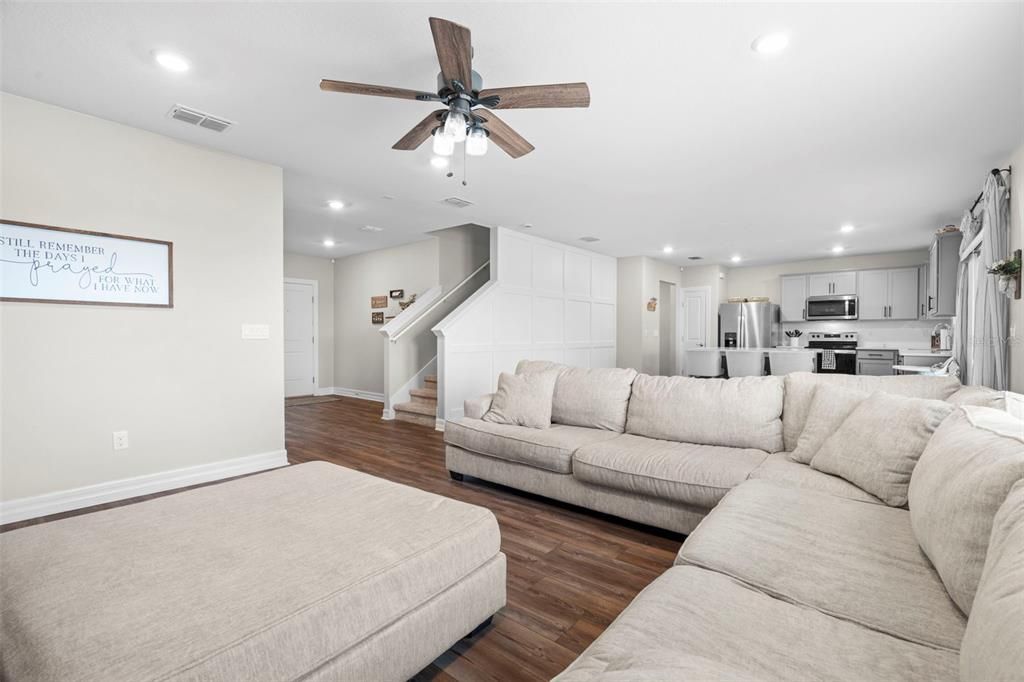 待售: $435,999 (4 贝兹, 2 浴室, 2416 平方英尺)