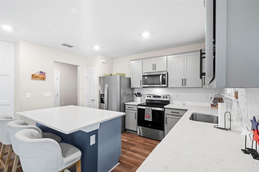 待售: $435,999 (4 贝兹, 2 浴室, 2416 平方英尺)