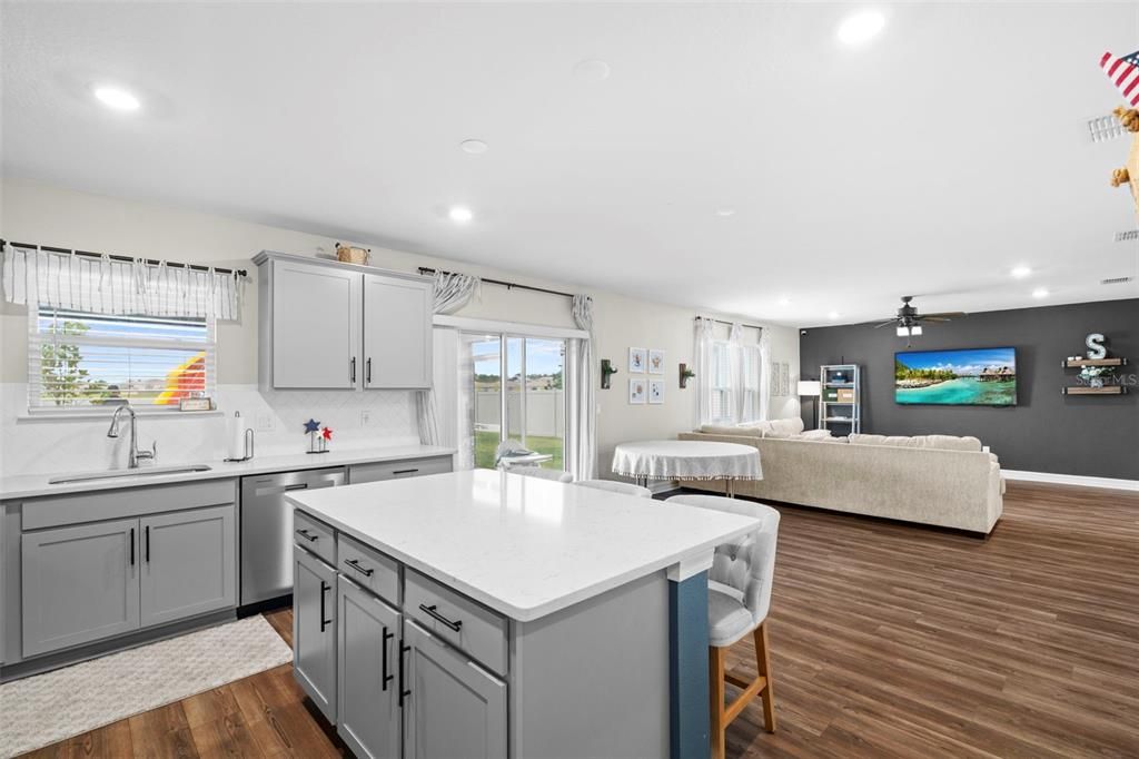 待售: $435,999 (4 贝兹, 2 浴室, 2416 平方英尺)