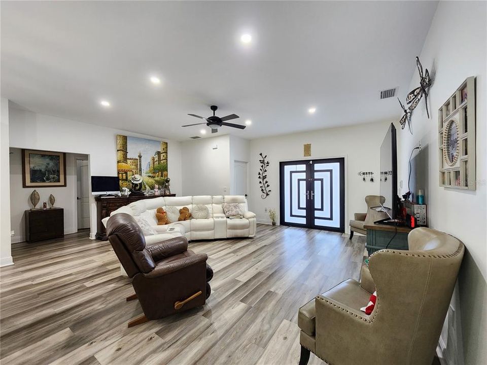 For Sale: $550,000 (3 beds, 2 baths, 1610 Square Feet)