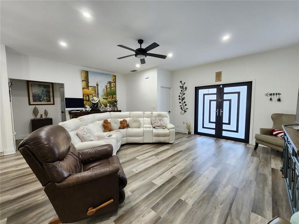 For Sale: $550,000 (3 beds, 2 baths, 1610 Square Feet)