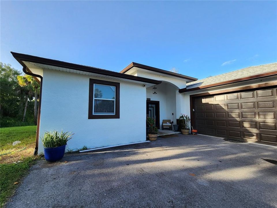 For Sale: $550,000 (3 beds, 2 baths, 1610 Square Feet)