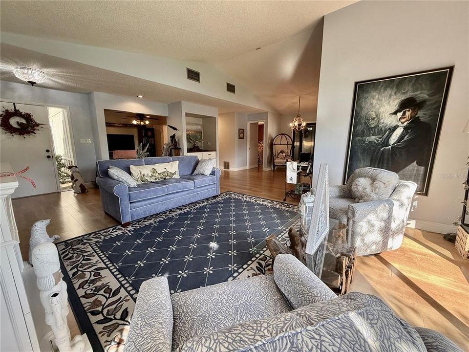 Active With Contract: $289,000 (3 beds, 2 baths, 1501 Square Feet)