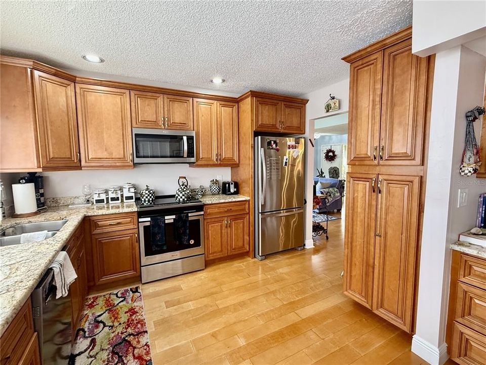 Active With Contract: $289,000 (3 beds, 2 baths, 1501 Square Feet)