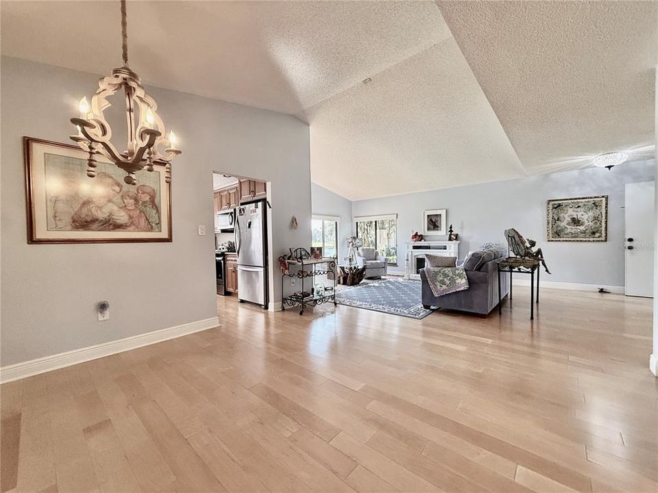 Active With Contract: $289,000 (3 beds, 2 baths, 1501 Square Feet)