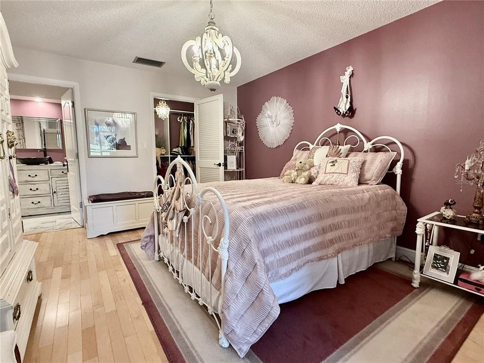 Active With Contract: $289,000 (3 beds, 2 baths, 1501 Square Feet)