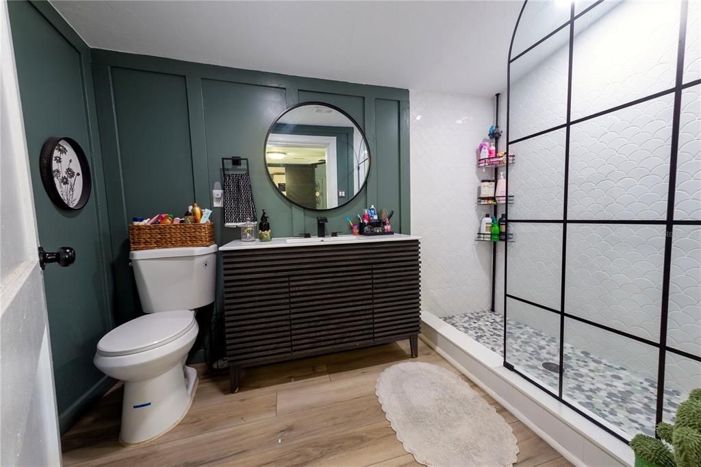 For Sale: $284,999 (4 beds, 2 baths, 1200 Square Feet)