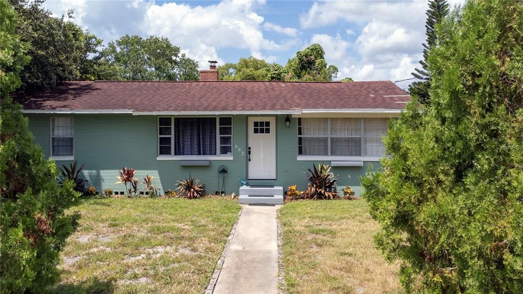 For Sale: $284,999 (4 beds, 2 baths, 1200 Square Feet)