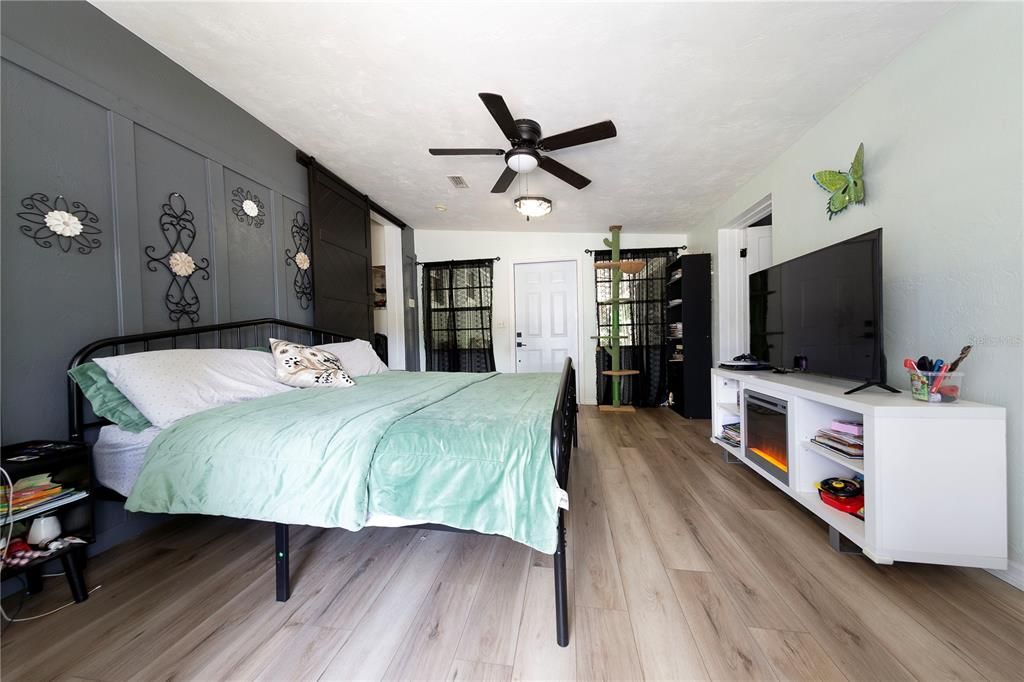 For Sale: $284,999 (4 beds, 2 baths, 1200 Square Feet)