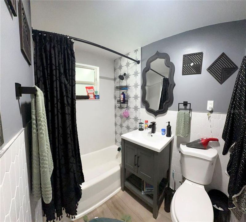 For Sale: $284,999 (4 beds, 2 baths, 1200 Square Feet)