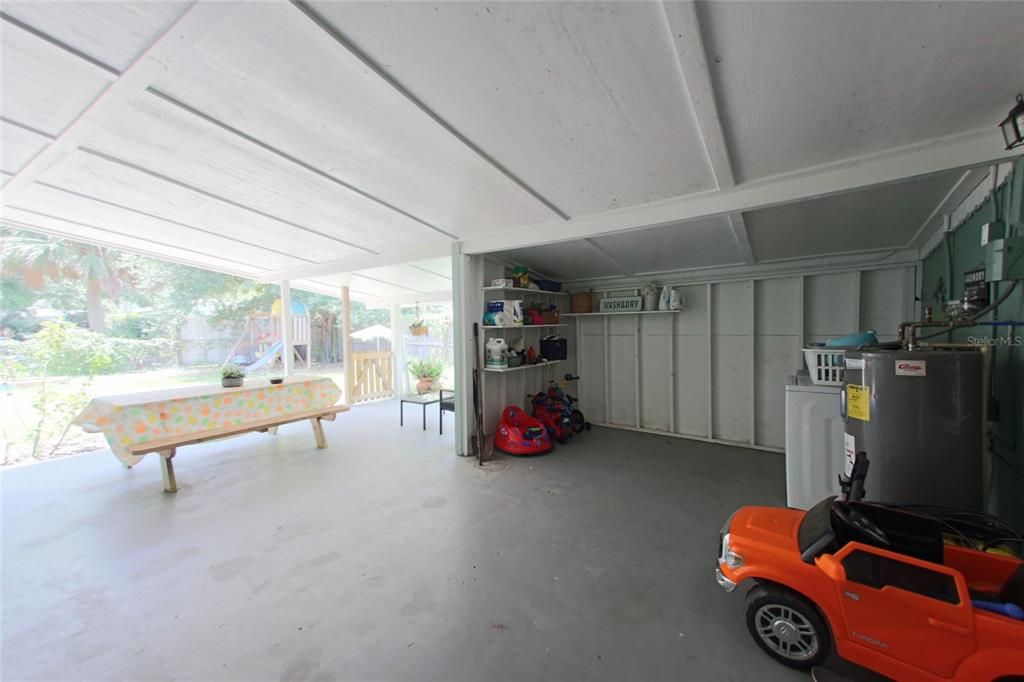 For Sale: $284,999 (4 beds, 2 baths, 1200 Square Feet)