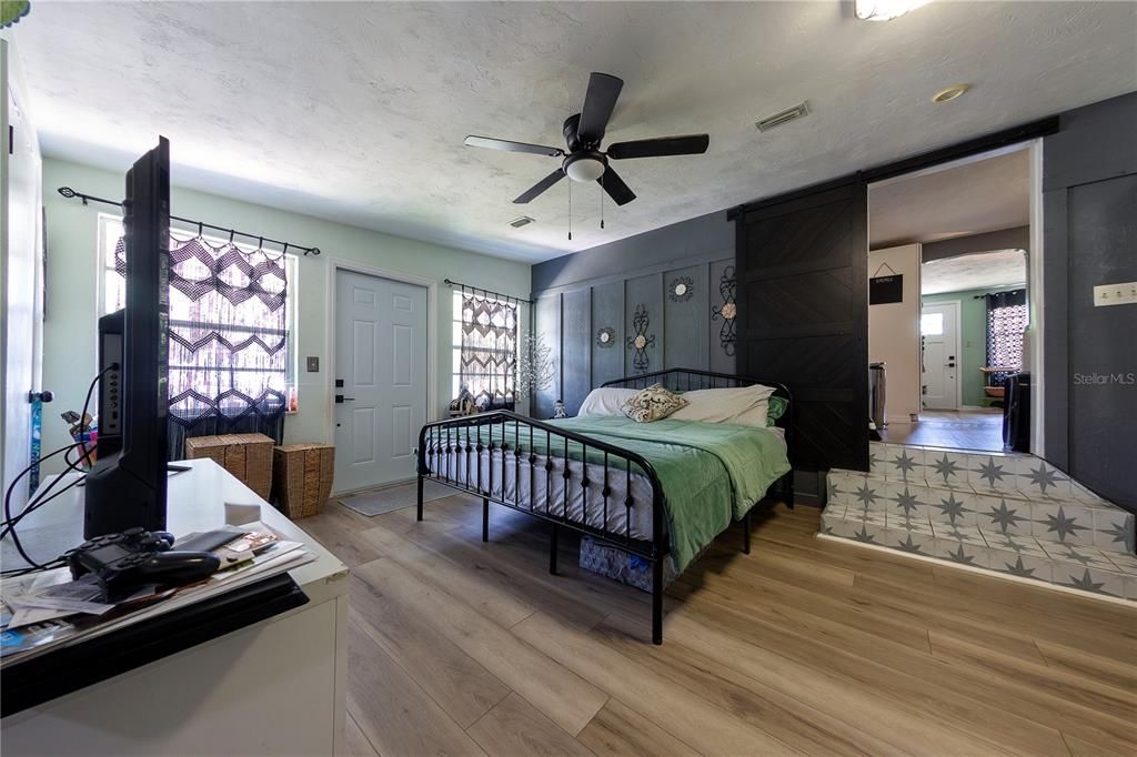 For Sale: $284,999 (4 beds, 2 baths, 1200 Square Feet)