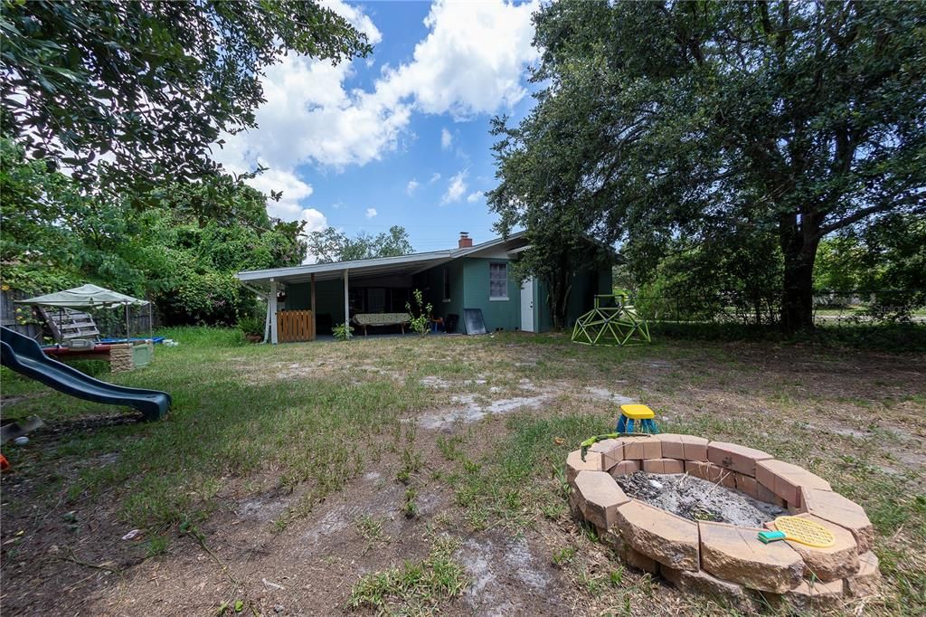 For Sale: $284,999 (4 beds, 2 baths, 1200 Square Feet)