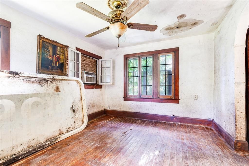 En Venta: $268,000 (2 camas, 2 baños, 1550 Pies cuadrados)