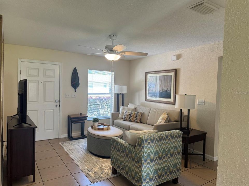 For Rent: $1,350 (2 beds, 2 baths, 914 Square Feet)