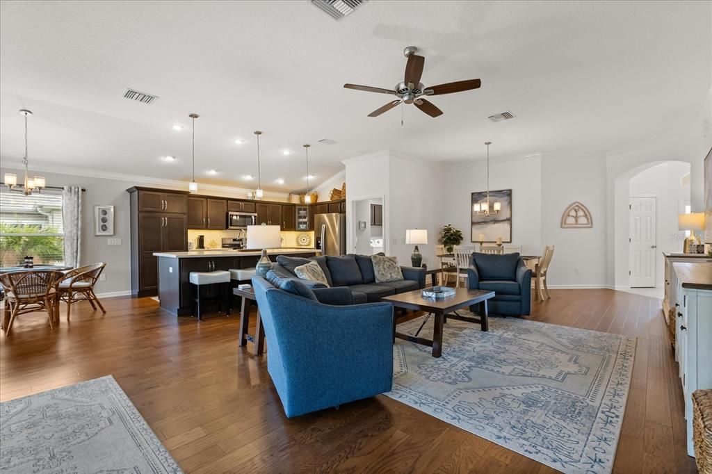 Activo con contrato: $624,900 (3 camas, 2 baños, 1918 Pies cuadrados)