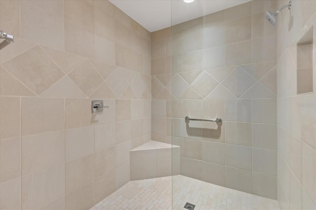 Activo con contrato: $624,900 (3 camas, 2 baños, 1918 Pies cuadrados)